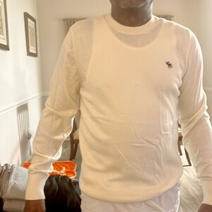 Gently worn light weight sweater